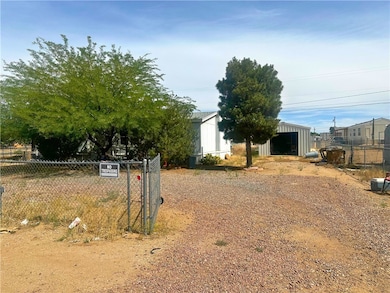 View of yard featuring an outdoor structure