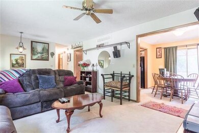 504 N Jefferson St, Raymore, MO 64083 - photo 4