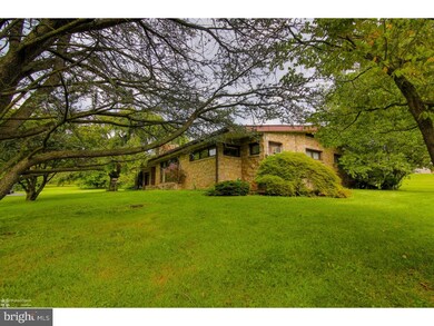 4301 Wrights Ln, Whitehall, PA 18052 - photo 4