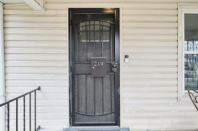 6-web-or-mls-E Woodrow Ave-004