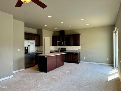 13694 Kristina St, Williston, ND 58801 - photo 3