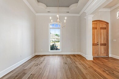 Great dining room for that entertaining you want t