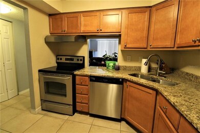 2630 Coconut Bay Ln unit 2-I, Sarasota, FL 34237 - photo 3