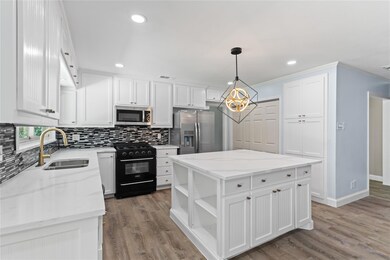 821 Robertson Rd, Grand Prairie, TX 75050 - photo 7