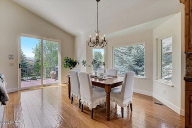 014-E Versailles Way-014