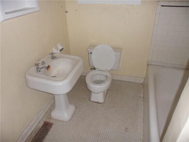 Unit 267 Jack and Jill bathroom