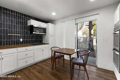 2300 Twelve Oaks Dr unit B4, Orange Park, FL 32065 - photo 2