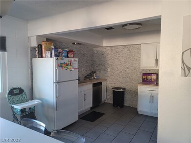 3066 Burnham Ave unit A, Las Vegas, NV 89169 - photo 2