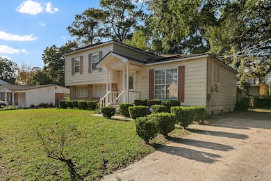 1866 Manigault Place 2 of 19