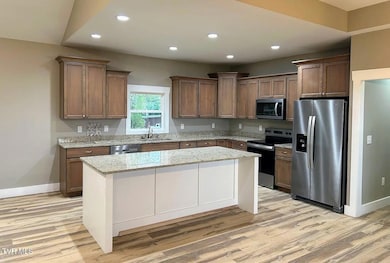 531 Meadowcrest Ln, Dandridge, TN 37725 - photo 2