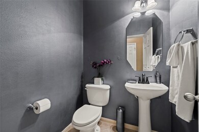 Half bathroom - Dowm