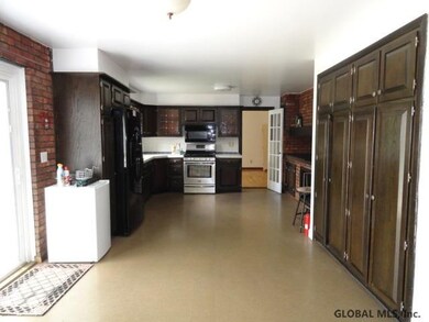 47 Kelton Ct, Albany, NY 12209 - photo 2