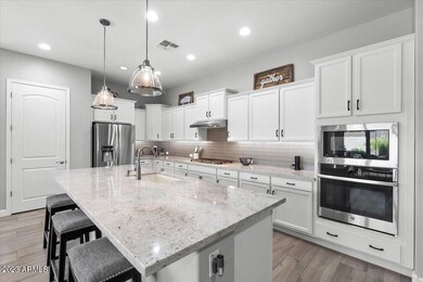 ISLAND KITCHEN