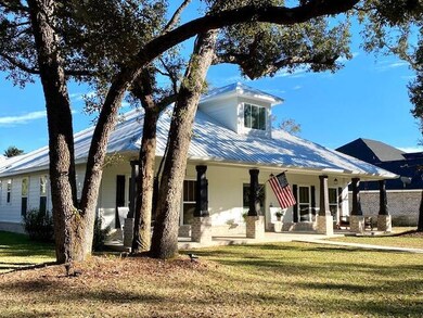 Surrounded by beautiful Oaks
