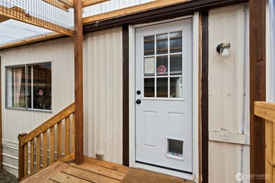 1050 Howard St unit 3, Raymond, WA 98577 - photo 4