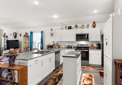 107 Meadow Oak Dr, Bay City, TX 77414 - photo 5