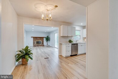 13129 Poplar Tree Rd, Fairfax, VA 22033 - photo 6