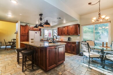 Kitchen/Breakfast Area