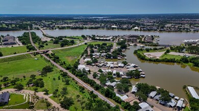 512 Brazos Harbor Cir, Granbury, TX 76048 - photo 5