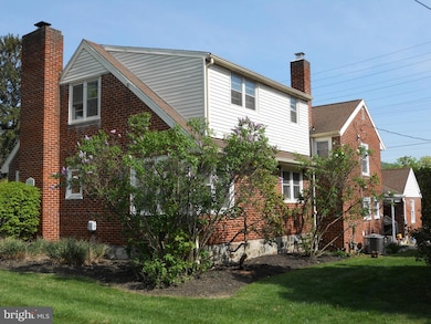 201 Emerald Ave, Reading, PA 19606 - photo 5