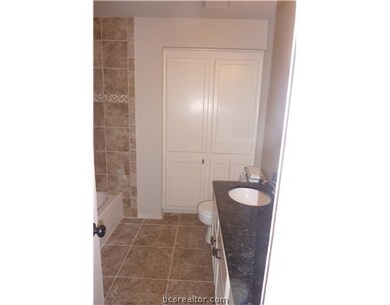 Master Bath/Spa. Upstairs bathroom features double