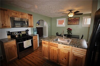 All appliance stay:  gas stove with built in micro
