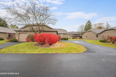 9 Meadowpond Dr, Perrysburg, OH 43551 - photo 2