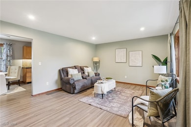 1236 Glennview St NE, Canton, OH 44721 - photo 4