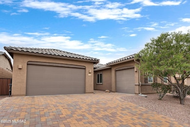 733 W Champions Run Way, Oro Valley, AZ 85755 - photo 2
