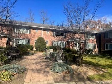 141 Edmunton Dr unit G 18, North Babylon, NY 11703 - photo 5