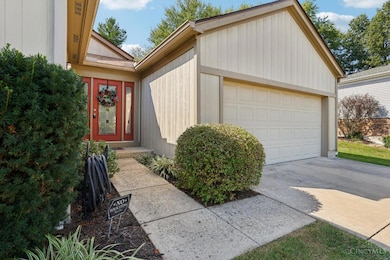 2067 Knightsbridge Dr, Cincinnati, OH 45244 - photo 3