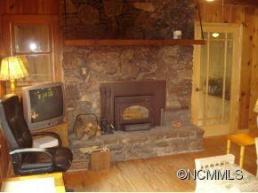 FIRPLACE IN LIVING ROOM