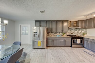 3405 Meadowlark Ln, Alvin, TX 77511 - photo 4