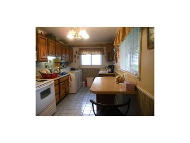 Kitchen. Tile floor