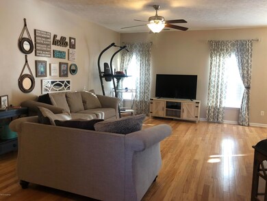 9706 Evanwood Ct, Louisville, KY 40228 - photo 3