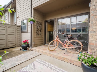 9910 Royal Ln unit 101, Dallas, TX 75231 - photo 4