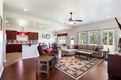 Beautiful 0pen floor plan with access to Kitchen,