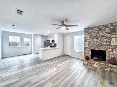 608 Bracewood Cir unit B, San Marcos, TX 78666 - photo 5