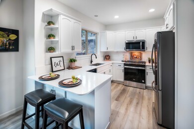 20241003-327-sw-garfield-ave-017