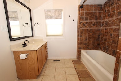 114 E Kanel Ave, Seymour, MO 65746 - photo 4