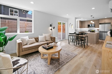 2923 39th Ave SW, Seattle, WA 98116 - photo 2