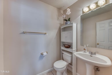 147 Rainbow Cir-7