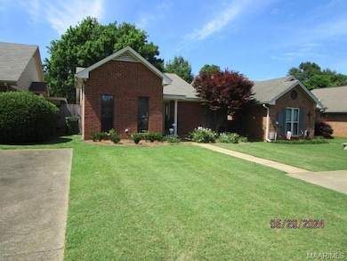 nice sized front yard