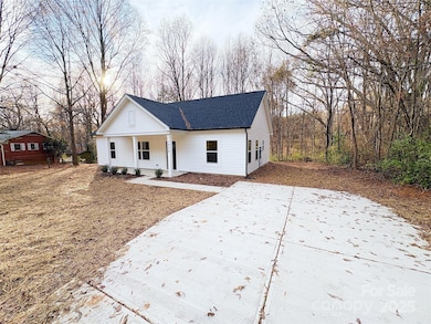 1426 Harris St, Statesville, NC 28677 - photo 2