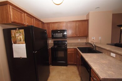 3620 Banar Dr SW unit D, Cedar Rapids, IA 52404 - photo 5