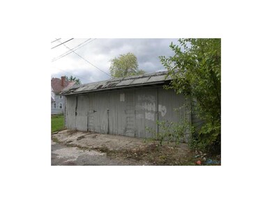 Detached Garage.