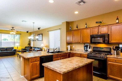 09 Kitchen.jpg