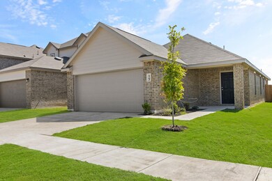 1703 Luke St, Ennis, TX 75119 - photo 2
