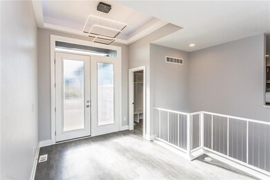 9933 Marnewood Dr, Johnston, IA 50131 - photo 2