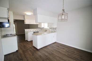 209 Mary Ann Dr, Friendswood, TX 77546 - photo 2